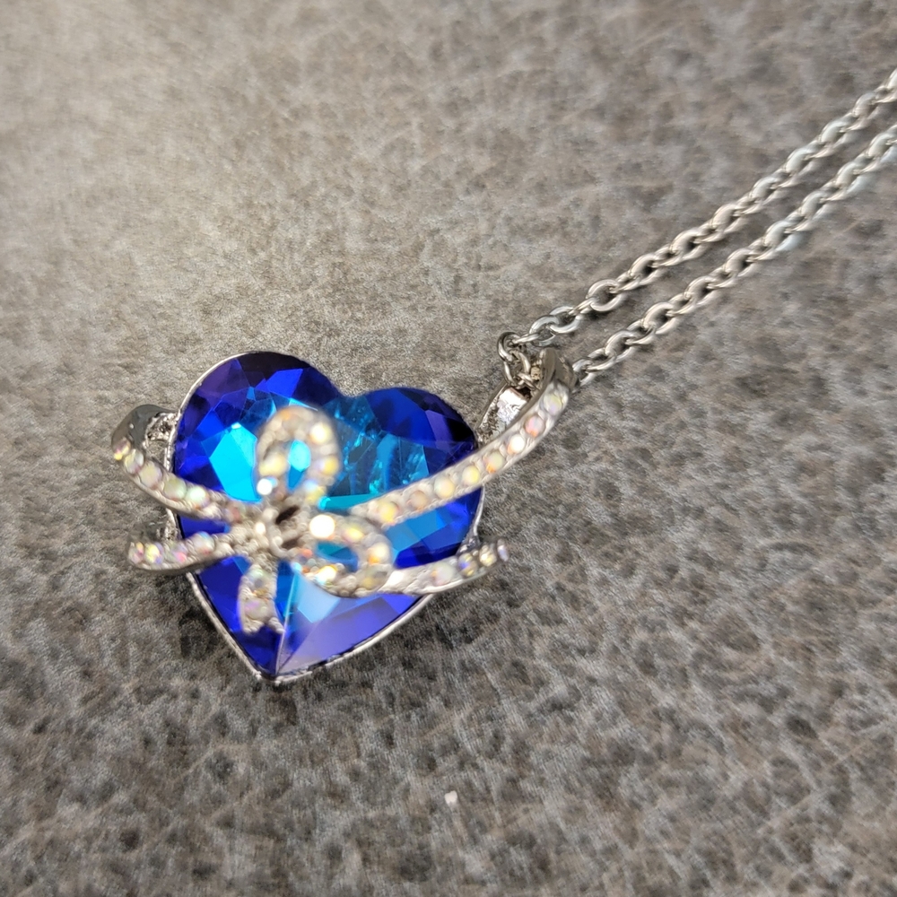 Elegant Blue Heart Pendant Necklace
